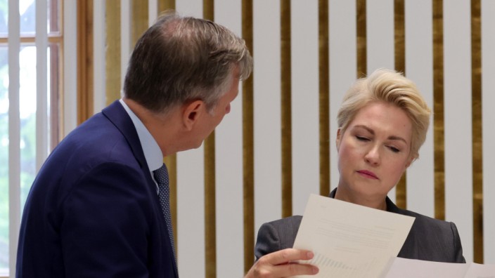 Mecklenburg-Vorpommern: Ministerpräsidentin Schwesig und Finanzminister Geue stehen unter Druck.