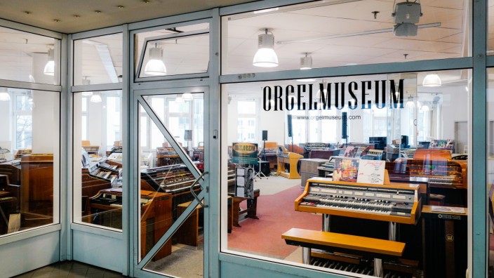Unterschleißheim: Alois Piternas Orgelmuseum ist in dem sonst bereits weitgehend leeren IAZ untergebracht.