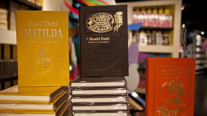 Kontroverse um Roald-Dahl-Bücher: Die - unveränderte - Klassiker-Reihe der Dahl-Bücher soll nach Angaben des Verlags siebzehn Titel umfassen, darunter berühmte Werke wie "Matilda".