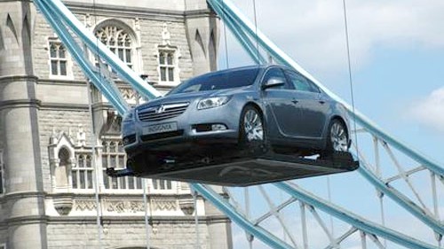 London Motor Show 2008: Opel Insignia: Sanfte Landung vor der Tower Bridge in London: Opel Insignia