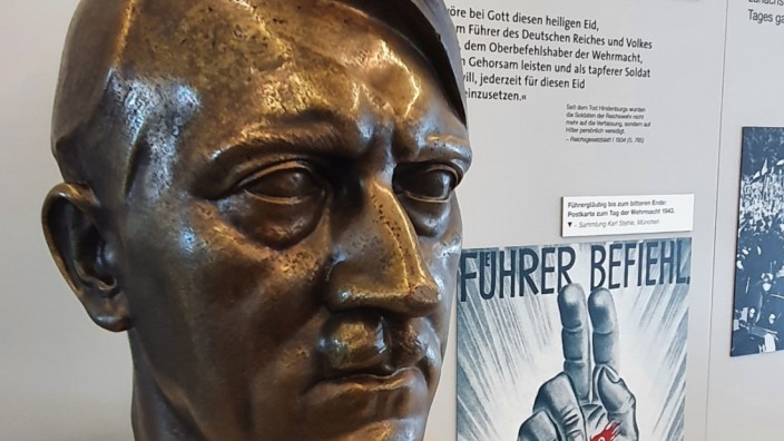 Obersalzberg: Adolf Hitler hatte am Obersalzberg sein Feriendomizil und auch seinen zweiten Regierungssitz. Die bronzene Büste war lange in der Ausstellung zu sehen, wird nun aber im Archiv verschwinden.