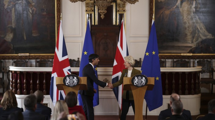 Brexit: Der britische Premierminister Rishi Sunak und EU-Kommissionspräsidentin Ursula von der Leyen haben eine Einigung erzielt. Die Pressekonferenz hielten sie in Windsor ab.