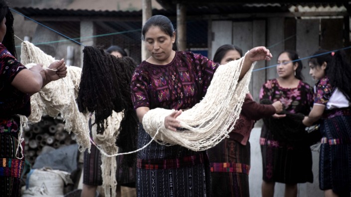 Kleidung: Die Textilkunst der Maya-Frauen bringt das Mode-Label Nata Y Limón nach München.