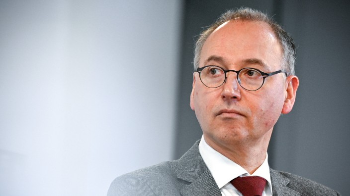 Bayer: Nach sieben Jahren als Bayer-Vorstandschef hört Werner Baumann Ende Mai auf.
