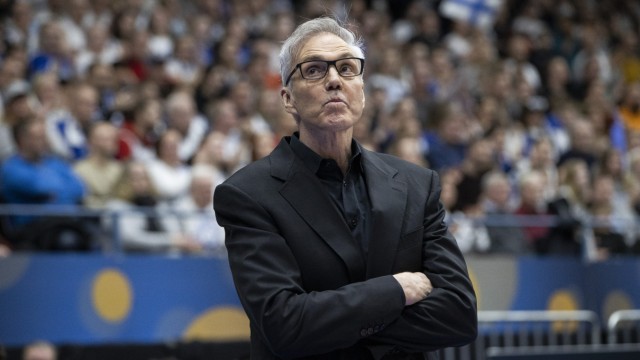 Basketball-Nationalmannschaft: Stiller Beobachter: Bundestrainer Gordon Herbert bringt so schnell nichts aus der Ruhe.