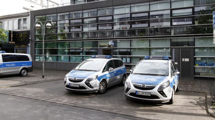Das 1. Polizeirevier in Frankfurts Innenstadt - Beamte des Reviers haben in einer Chatgruppe rechtsextreme Inhalte ausgetauscht.