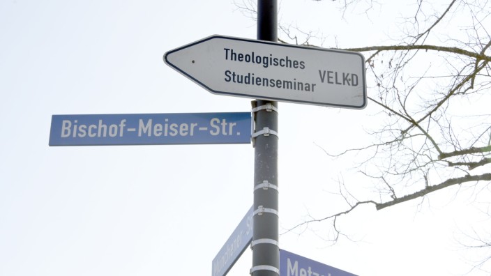 Pullach: Die Meinungen über den richtigen Umgang mit der nach dem in der NS-Zeit amtierenden evangelischen Landesbischof Hans Meiser benannten Straße gehen in Pullach weiter auseinander.