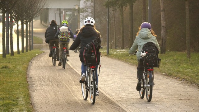 Münchner Verkehrsgesellschaft: Viele Münchnerinnen und Münchner stiegen am Morgen aufs Fahrrad oder waren zu Fuß unterwegs.