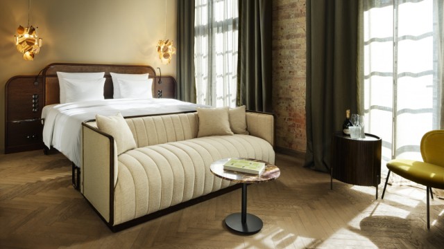 Hotel in Berlin: Industriecharme, minimalistisches Design und Mid-Century-Elemente finden sich auch in den Zimmern des Hotels.