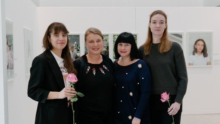 Ausstellung im KVR: Barbara Donaubauer (2. v. links) will mit der Ausstellung Menschen wie Oksana Rutta (von links), Svetlana Odarenko und Arina Orlovska sichtbar machen.