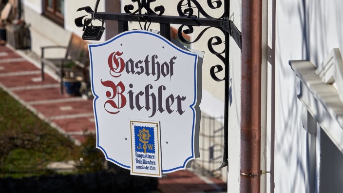 Gastronomie im Landkreis Ebersberg: Legendärer Name: Nach einem großen Umbau erfreut sich der Gasthof Bichler in Emmering wieder großer Beliebtheit.