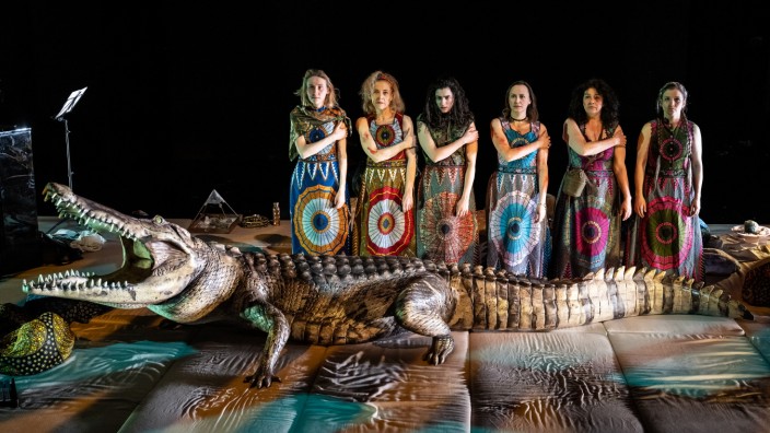 Theater: Sechs Frauen und ein Krokodil in einer verworrenen Geschichte des Nichtverstehens.