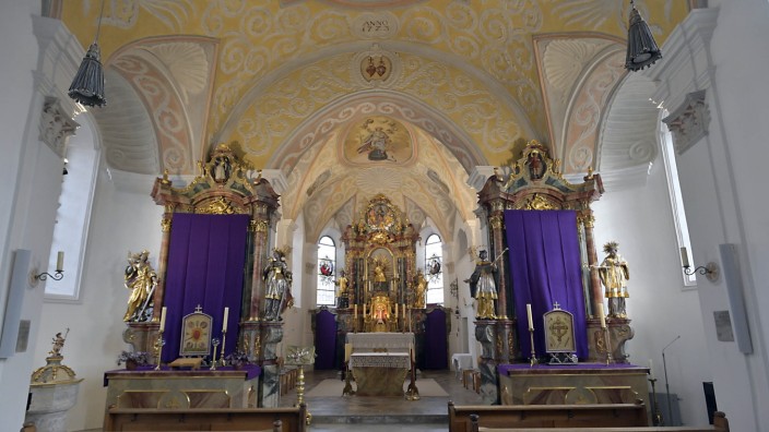 Hohenbrunn: Prunkbau des Barock: die katholische Kirche Sankt Stephanus in Hohenbrunn.