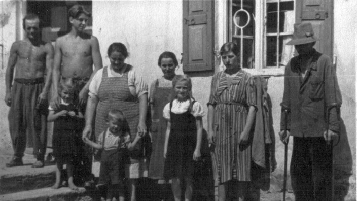 Odelzhausen: Irene Pschika wurde 1921 in einem kleinen Ort in Galizien geboren, heute Ukraine. Von März 1942 bis Mai 1945 lebte und arbeitete sie im Landkreis Dachau, wie aus ihrer Registrierung bei der Landkrankenkasse Dachau hervorgeht.