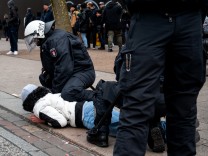 Hamburg: Werbe-Aktion fällt aus: Böllerwürfe auf Polizei