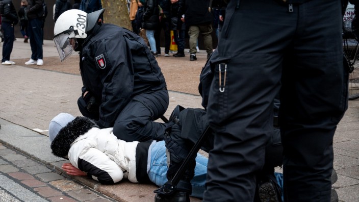 Hamburg: Am Samstagnachmittag kam es in der Hamburger Innenstadt zu drei Festnahmen.