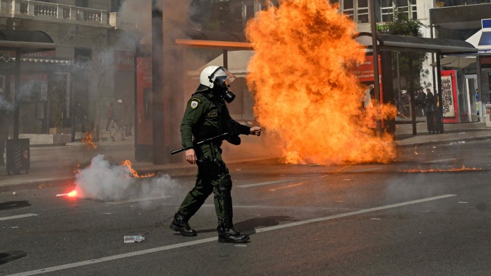 Griechenland: Seit dem Zugunglück gibt es in Athen täglich wütende Proteste. Die Polizei wurde bereits wiederholt angegriffen.