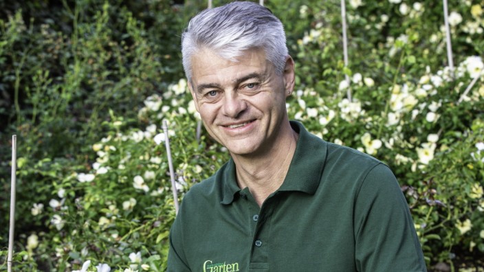 Grünes Zuhause: Dieke van Dieken, 53, arbeitet als studierter Gartenbau-Ingenieur für die Zeitschrift "Mein schöner Garten".