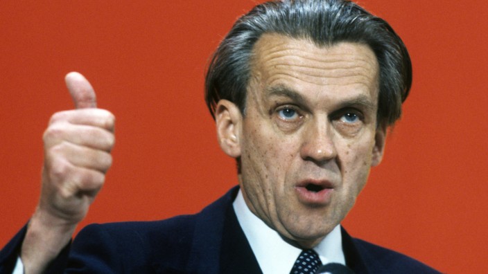 Walter Jens zum 100.: "Ich wäre ein armer Wicht, wenn ich auf dem Katheder das lehrte, was ich hinterher in der Praxis verleugnete": Walter Jens (1923-2013) im Dezember 1979 auf einem SPD-Parteitag in Berlin.