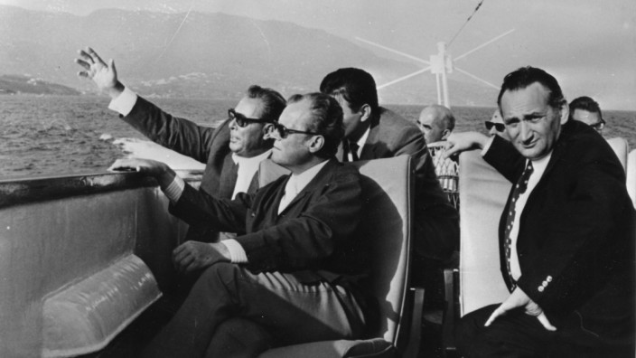 Ostpolitik: "Legendenumwoben": Der sowjetische KP-Generalsekretär Leonid Breschnew mit Bundeskanzler Willy Brandt (von links) 1971, rechts der Architekt der Ostpolitik, Egon Bahr.