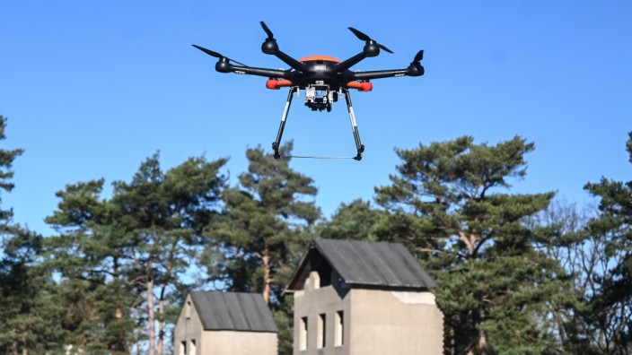 SZ am Morgen: Eine Drohne des Technischen Hilfswerks hebt zu einem Übungsflug in Wesel ab.