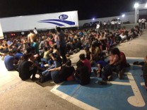 Mexiko: 343 Migranten in verlassenem Lkw entdeckt