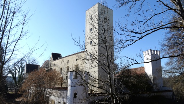 Freizeit: Die Burg Grünwald hat eine lange Geschichte. Früher nutzten die bayerischen Herzöge die Burg als Jagdschloss, aber auch als Zufluchtsstätte, wenn in München die Pest wütete.