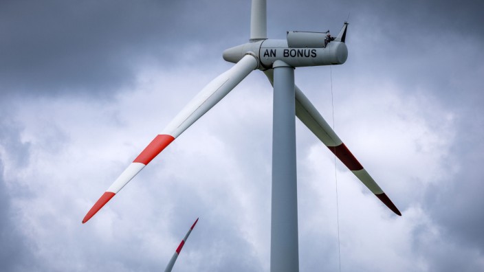 Energiewende: Die Notwendigkeit von Windrädern auch im Süden von Bayern erkennen mittlerweile viele. Aber die Planungen ziehen sich noch hin.