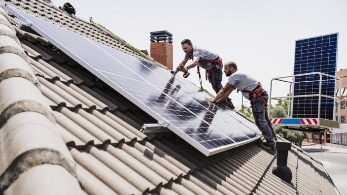 Wohnen in Eching: Dächer sollen bei Neubauten in Eching künftig generell mit Photovoltaikanlagen versehen werden.