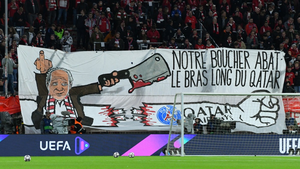 Bayern fans protest against Qatar with a Hoeneß poster