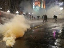 Nach Protesten: Georgien zieht geplantes “Agenten”-Gesetz zurück
