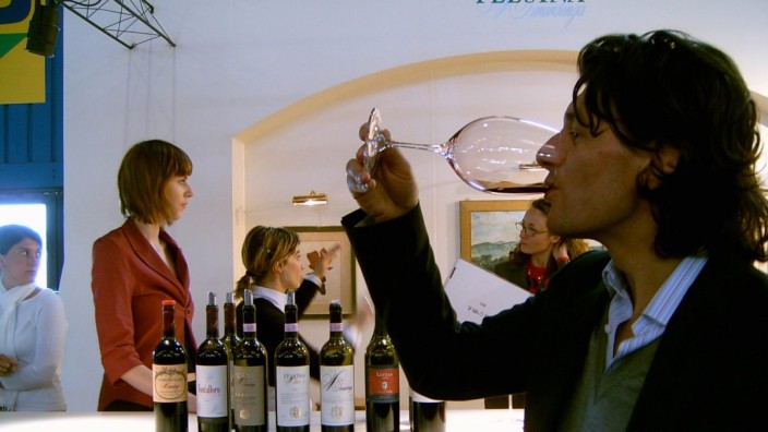 Lokalrunde: Beim "Wein München Frühling" lassen sich rein theoretisch bei 120 Ausstellern mehr als 900 Weine probieren.