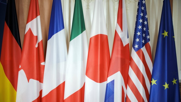 Aktuelles Lexikon: Die Flaggen beim G-7-Außenministertreffen vergangenes Jahr in Washington zeigen korrekt an, welche Länder teilnehmen.