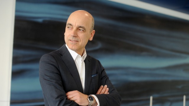 Autoindustrie: Ruhig, erfolgreich, verschmitzt lächelnd: Der scheidende BMW-Finanzvorstand Nicolas Peter.