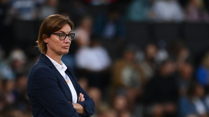 Französischer Fußball: Corinne Diacre war seit 2017 Nationaltrainerin Frankreichs und sollte dies bis August 2024 bleiben. Die Revolte dreier Spielerinnen setzte ihrer Amtszeit ein jähes Ende.