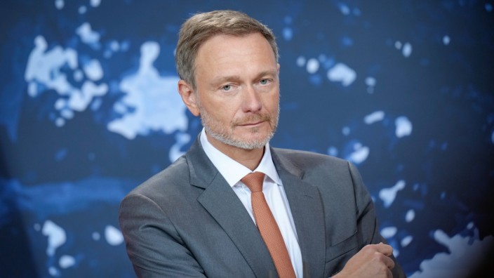 Lindner verschiebt Kabinettsbeschluss: Bundesfinanzminister Christian Lindner (FDP) vor wenigen Tagen, nach der Kabinettsklausur in Schloss Meseberg.