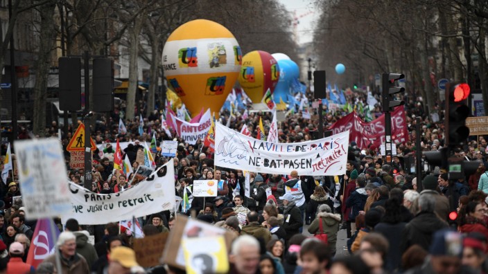 Frankreich: Demonstranten in Paris. Die Gewerkschaften hatten für Samstag landesweit zu Protesten aufgerufen.