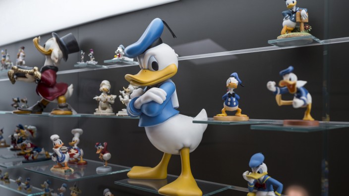Schwarzenbach: Donald Duck (rechts) und Dagobert gehören zu den bekanntesten Vertreter der Welt in Entenhausen. Im Museum für Comic und Sprachkunst in Schwarzenbach an der Saale sind sie seit 2015 Bewohner im Erika-Fuchs-Haus.