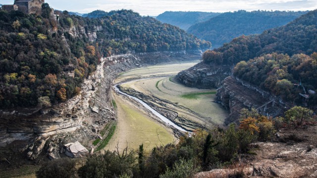 Die große Dürre: Der Fluss Ter in Katalonien ist fast komplett ausgetrocknet, auch im Winter sind die Niederschläge weit unter der ansonsten üblichen Menge.