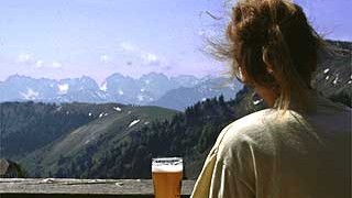 Mountainbike: Weißbier mit Panoramablick. Von der Priener Hütte sieht Bayern exakt wie in der Werbung aus.