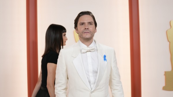 Daniel Brühl bei der Oscar-Verleihung 2023.