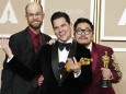 Daniel Scheinert, Jonathan Wang and Daniel Kwan bei den Oscars 2023