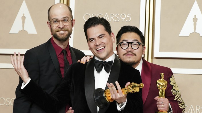 Daniel Scheinert, Jonathan Wang and Daniel Kwan bei den Oscars 2023
