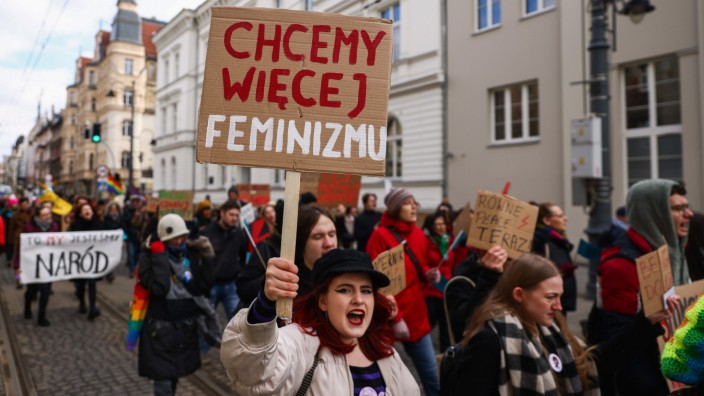 Abtreibungsrecht in Polen: Im März demonstrierten Frauenrechtlerinnen in Katowice (Kattowitz). Auf dem Plakat steht: "Wir wollen mehr Feminismus".