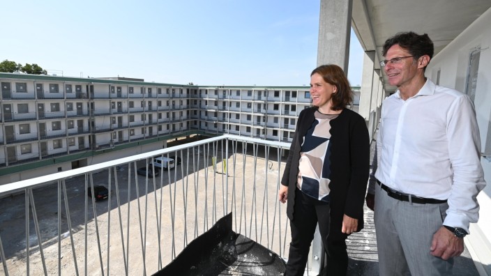 Städtisches Wohnungsunternehmen: Von Bürgermeisterin Verena Dietl fehlt bisher jedes klare Wort zu den Vorwürfen gegen Gewofag-Chef Klaus-Michael Dengler.
