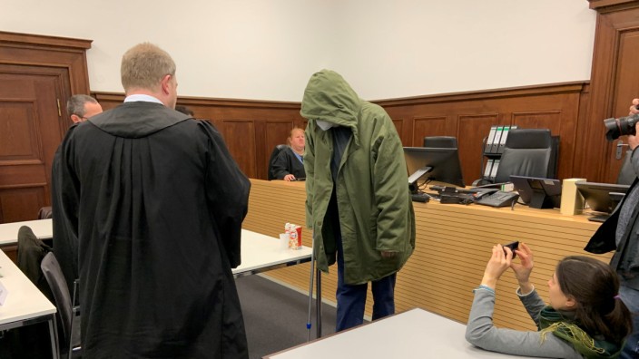 Nürnberg: Ein ehemaliger Mitarbeiter im staatlichen Bauamt Nürnberg wurde wegen Betrugs, Vorteilsnahme und Bestechlichkeit zu fünf Jahren und sechs Monaten verurteilt.