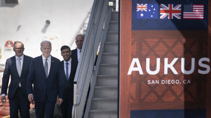 Aukus: US-Präsident Joe Biden mit dem australischen Ministerpräsidenten Anthony Albanese und dem britischen Premierminister Rishi Sunak am Montag in San Diego.