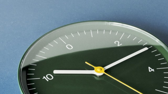 Haben & Sein: Achtung, Zeitgeist: Wall Clock von Jasper Morrison für Hay.