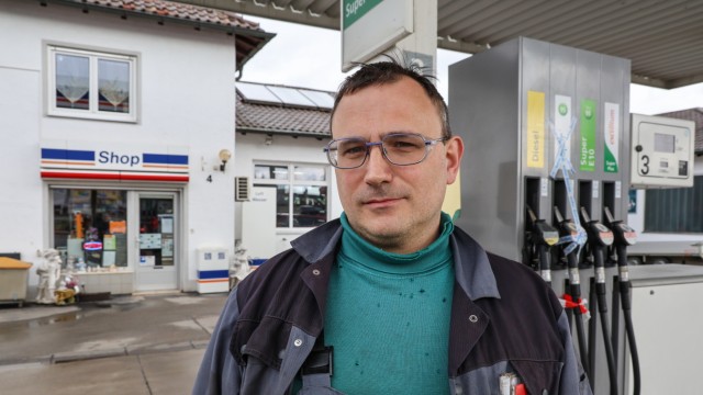 Verkehr: Tankstellen-Betreiber Max Gailer rechnet mit 60 000 Euro Verlust durch die Vollsperrung.