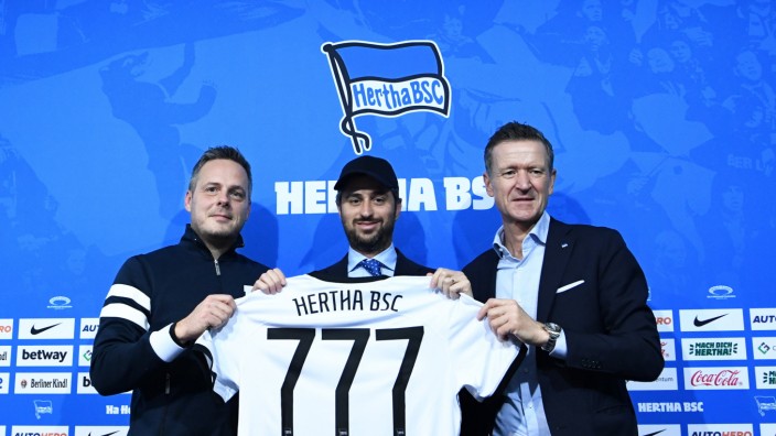 Hertha BSC: Neue Nummer: Hertha-Präsident Kay Bernstein und Geschäftsführer Thomas E. Herrich mit Investor Josh Wander (Mitte).